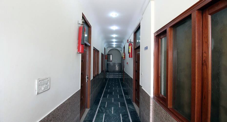 Hotel Step In Gold, New Delhi 5